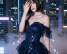 girls，Model wearing blue dress with her hand to her face.