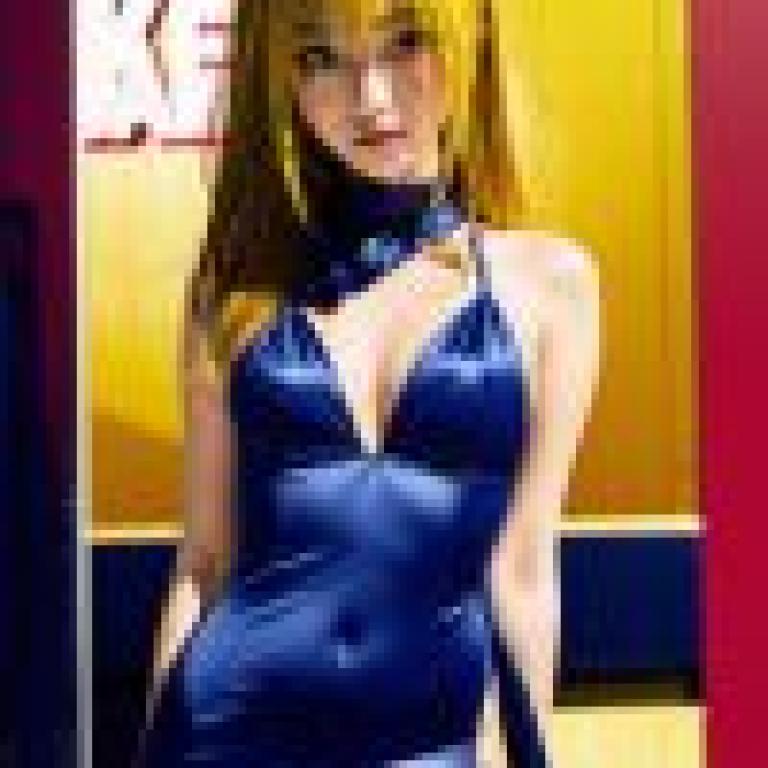 Yami Golden Darkness，A model wearing a blue dress.