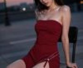 Red Temptation，A woman in a red dress.