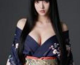 日本傳統美人，一位身著和服的年輕女子。