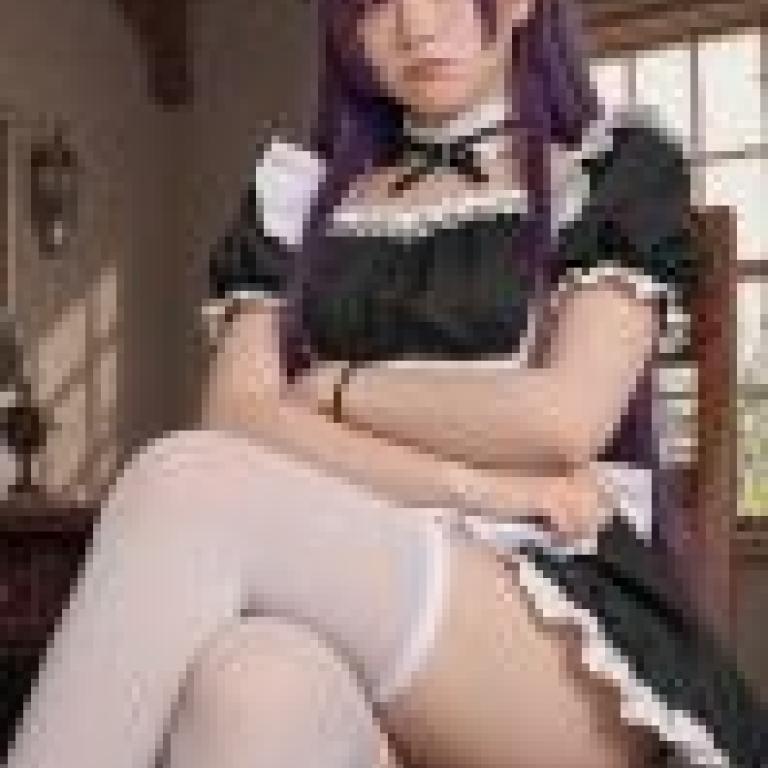 beauty，A woman in a maid s outfit.