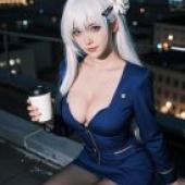ZIT TEST03，Blue dress lady with a cup in hand.