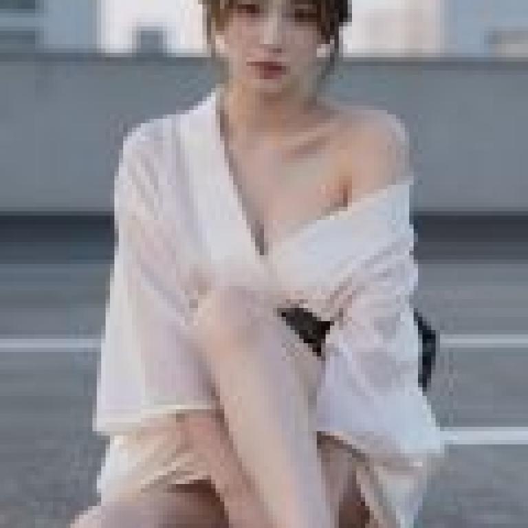 My imagined trip to Japan，Model with bracelet and open jacket.