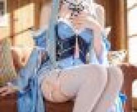 美女，一位有著藍色頭髮和藍色洋裝的動漫女孩。