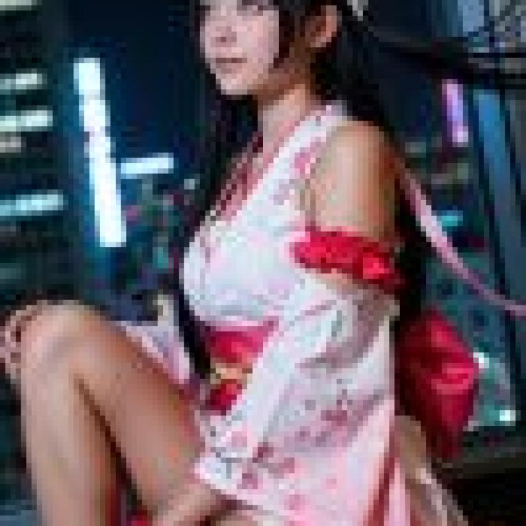 dress up，A woman dressed in a pink kimono.