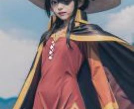 惠惠，《為美好的世界獻上祝福！ 》正篇角色，一位身披黑橙色斗篷的女性動漫角色。