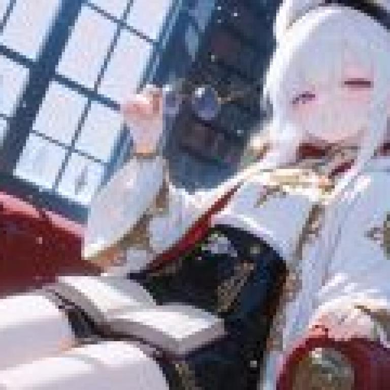 The Mysterious Castle Mistress，A girl in a white dress is wearing a crown and glasses.