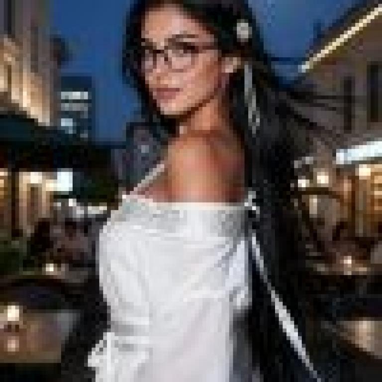 girls，Woman in white dress wearing glasses and flower barrette.