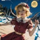 手機桌布，Flandre Scarlet Touhou，寫實，一名女孩登上了 Naightgr 雜誌的封面。