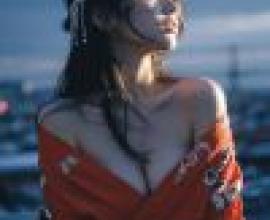 girls，Lady wearing red dress looking at sky.