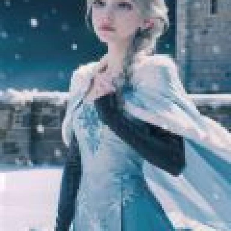 Elsa de Frozen，Snow White is shown on the cover.