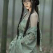Beauty in the book，A woman in a long sleeved green dress.