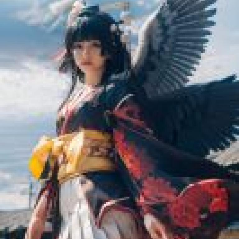 女天狗（傳統形象，生死皆可），身穿帶翅膀服裝的女孩。