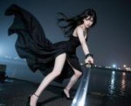 Night Warrior，A girl posing for the camera with a sword.