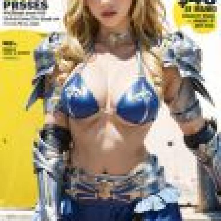 Mobile phone wallpaper， Paladin， bikini warrior， realistic， Sexy Knight