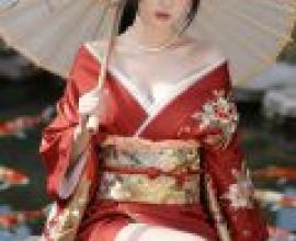 Cherry blossoms and kimonos，A girl wearing red kimono.