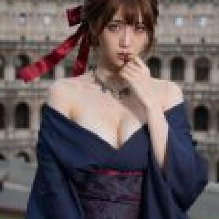 Mysterious Japanese Girlfriend，Asian woman with bow in her hair.