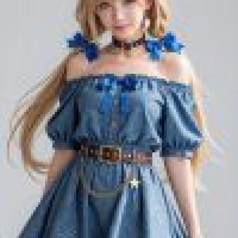 girls，A beautiful girl wearing a blue dress.
