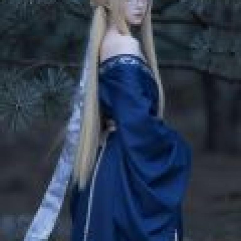 Phantom in the Mountains，A girl in a blue dress with her hand on her hip.
