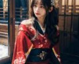 冰雪幻境中的雪花，身穿紅色和服的亞洲女子。