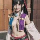 Ushiwakamaru，Fate Grand Order，A character with red pants and blue gloves.