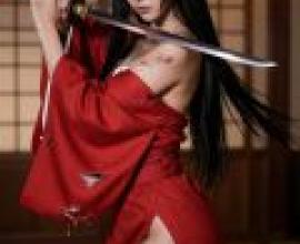 Ancient Japanese female assassin，A woman holding a sword.