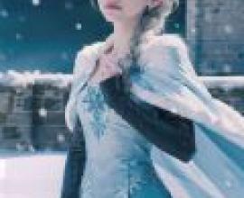 Elsa de Frozen，Snow White is shown on the cover.