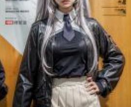 手機桌布，我想成為影之強者 亞蕾克西雅·米德加 アレクシア・ミドガル Alexia Midgar，寫實，白髮短裙：現實中的動漫奇蹟