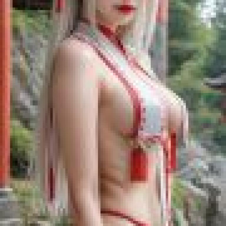 狐仙女孩，這個女孩戴著貓耳朵。