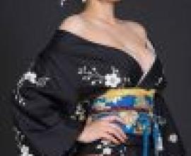 kimono，A woman wearing lingerie and a kimono.