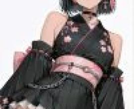 parallel，A girl with long black hair and bangs， dressed in a Japanese style outfit.