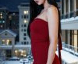 girls，A woman wearing a red dress in front of a building at night.