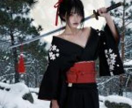 武士少女，一位手持利劍、身穿黑色和服的女子。