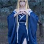 Phantom in the Mountains，Blue dress on a girl.
