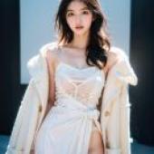 手機桌布，白色禮服亞洲美女，寫實，「白衣翩翩，亞洲美麗」