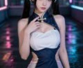 Cheongsam Goddess Fantasy，Woman in blue and white dress.