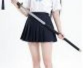 武士少女，頭髮上戴著蝴蝶結的女孩手持一把劍。