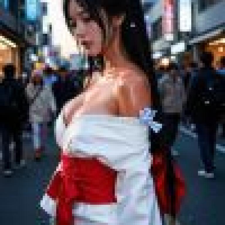 Charming Kimono，Girl wearing a white dress.