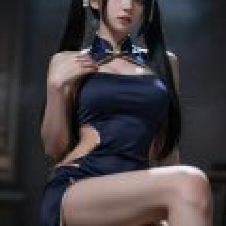 旗袍女神幻想，身穿藍色旗袍的女子。