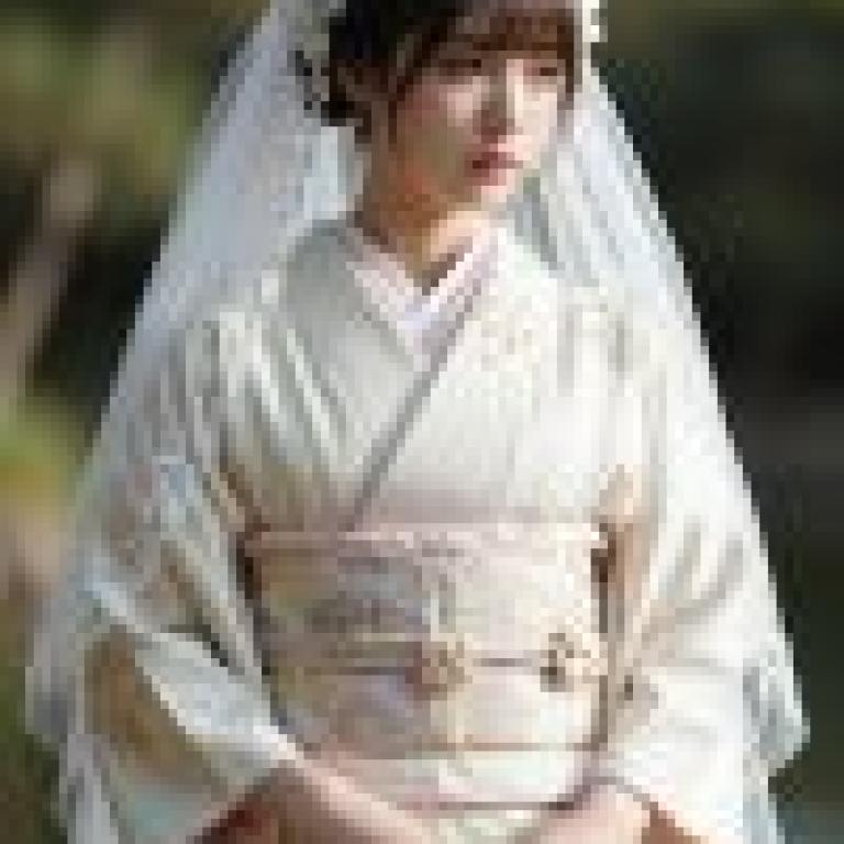 kimono，Woman with veil and dress.