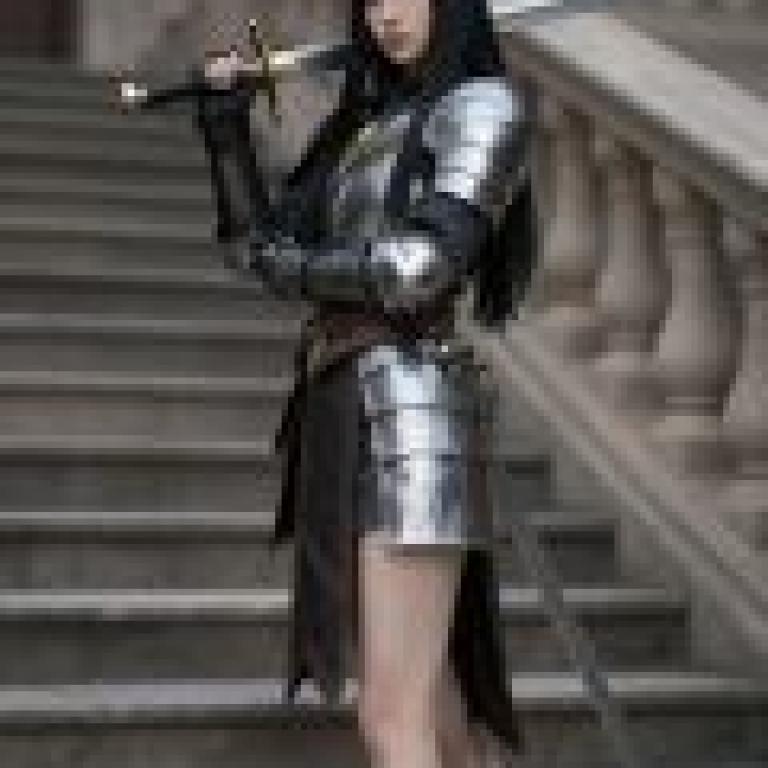 Princess of Restoration，Woman in medieval armor standing on steps.