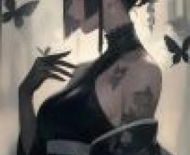 kimono，A woman with tattoos in black dress.