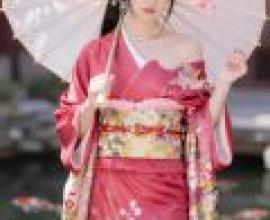 Cherry blossoms and kimonos，Model in pink kimono.