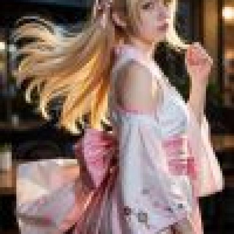 dress up，The anime girl is pretty.