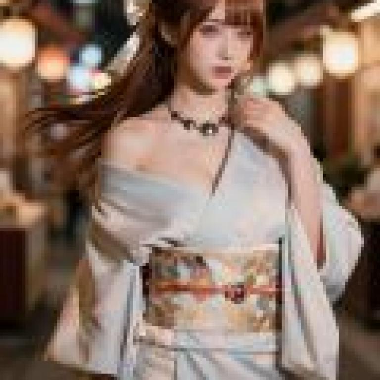 Mysterious Japanese Girlfriend，A woman in a kimono and tiara with flowers on her hair is standing outside.