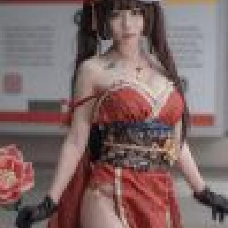 不同顏色，一位裝扮成藝伎的女子手持兩朵花。