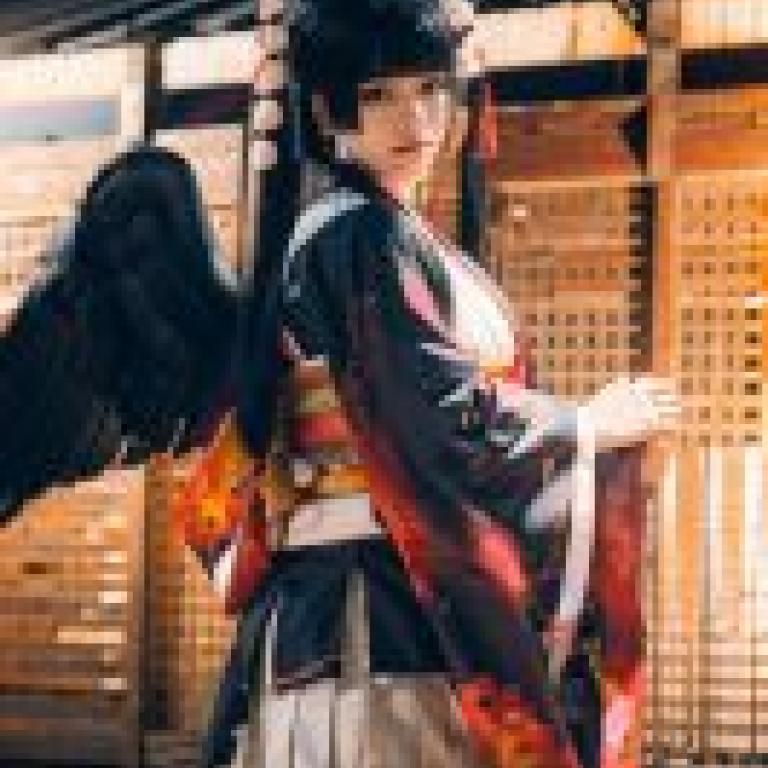 Nyotengu Traditional，Dead or Alive，An anime girl in a kimono stands on a rooftop.