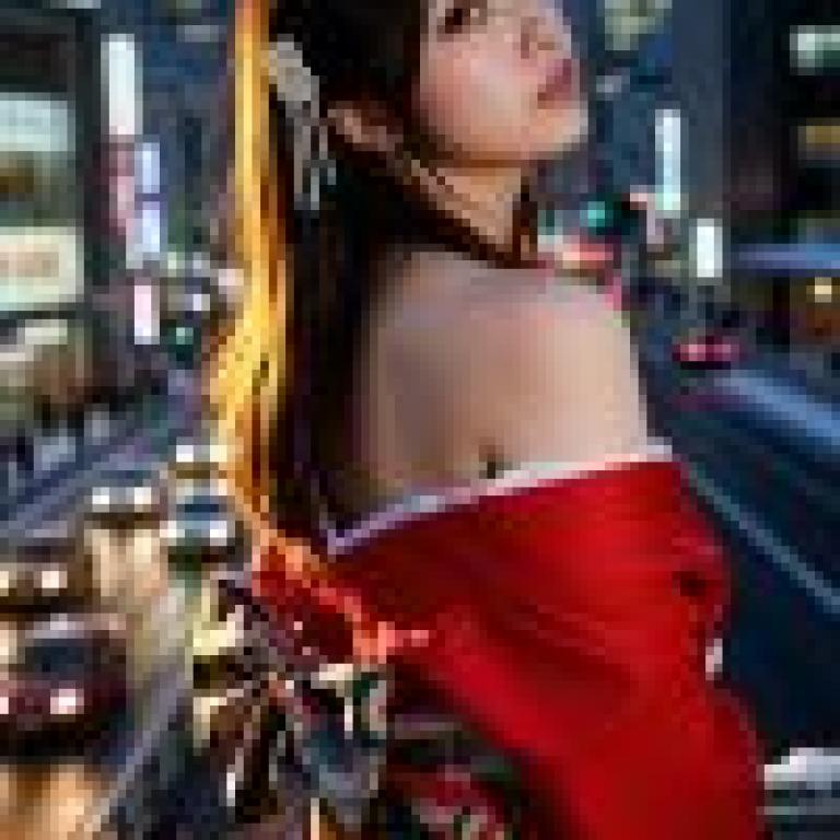Japanese kimono，A woman in a red kimono looking at the camera.