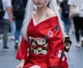 ZIT 01，A woman dressed in Japanese clothing.