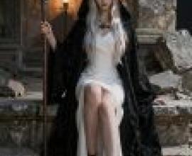 witch，Girl wearing a black cape and white dress.